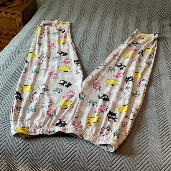 Bioworld Soft and Cozy Cartoon Print Men's Pajama Pants Hello kitty and friends - Picture 3 of 3